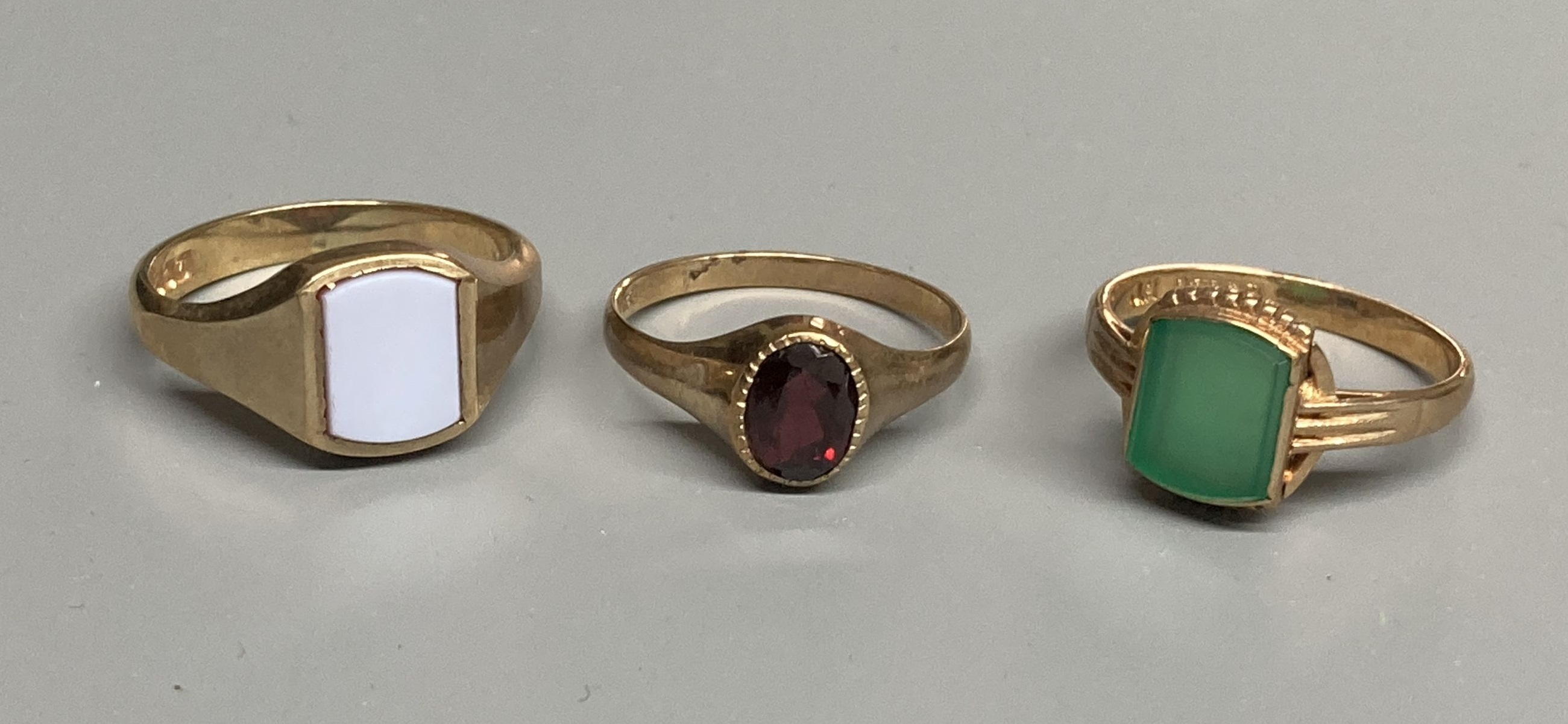 Three assorted modern 9ct gold and gem set rings, chrysophase, garnet and sardonyx, sizes M, M/N & O
